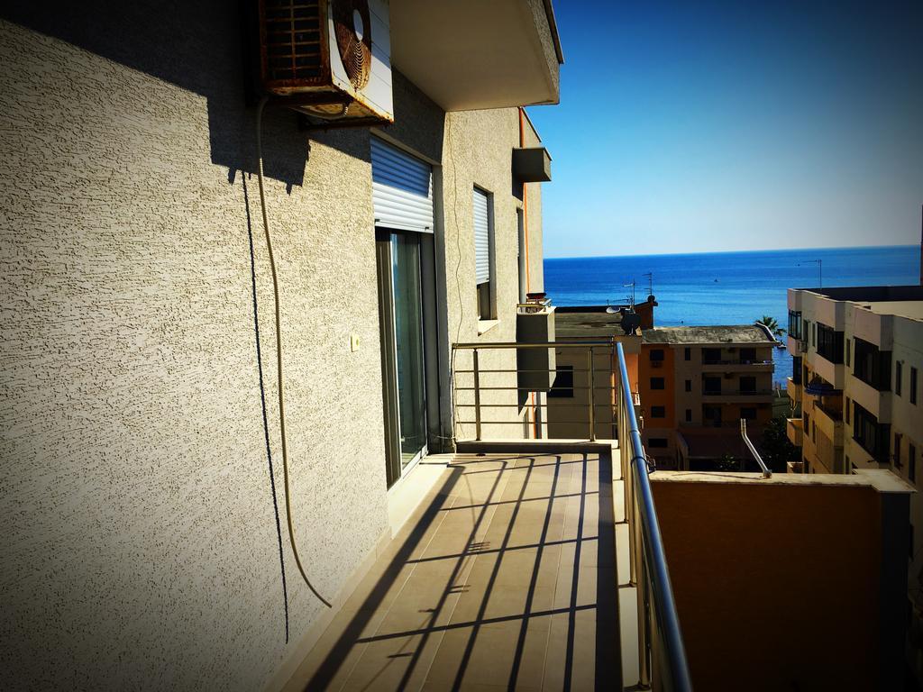 Alexander & Apartment